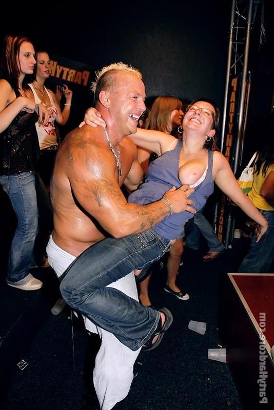 16P Hot drunk bitches sucking and fucking in sex party