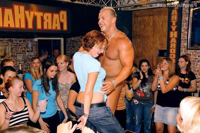 16P Hot drunk bitches sucking and fucking in sex party
