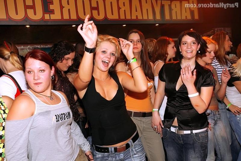 16P Drunk horny bitches sucking and fucking at orgy party