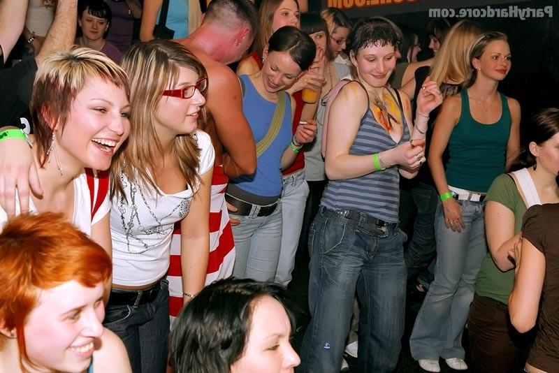 16P Drunk horny bitches sucking and fucking at orgy party