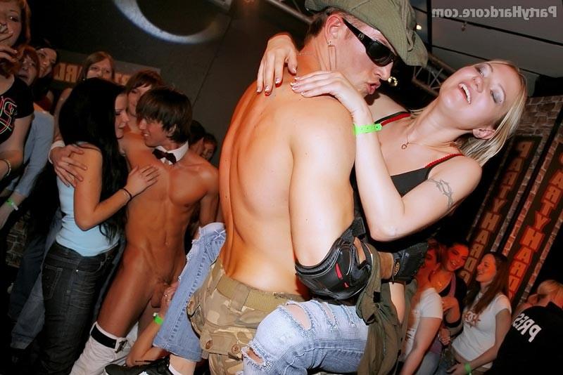 16P Drunk horny bitches sucking and fucking at orgy party