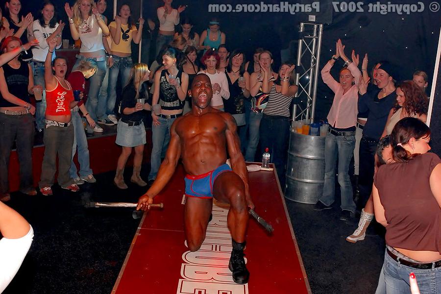 12P Discotheque hosting a drunk xxx orgy