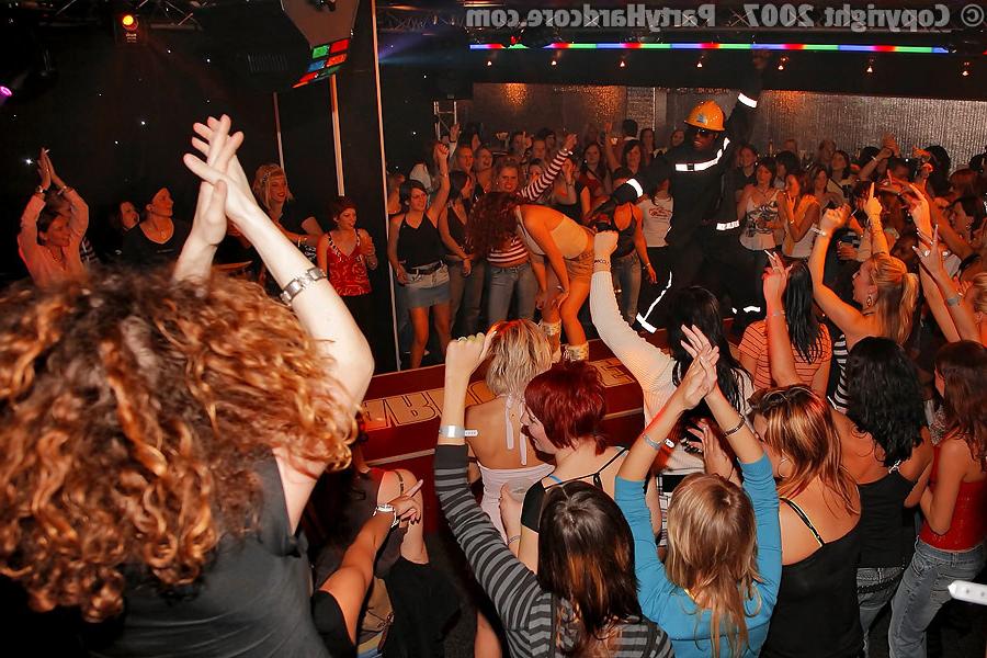 12P Discotheque hosting a drunk xxx orgy