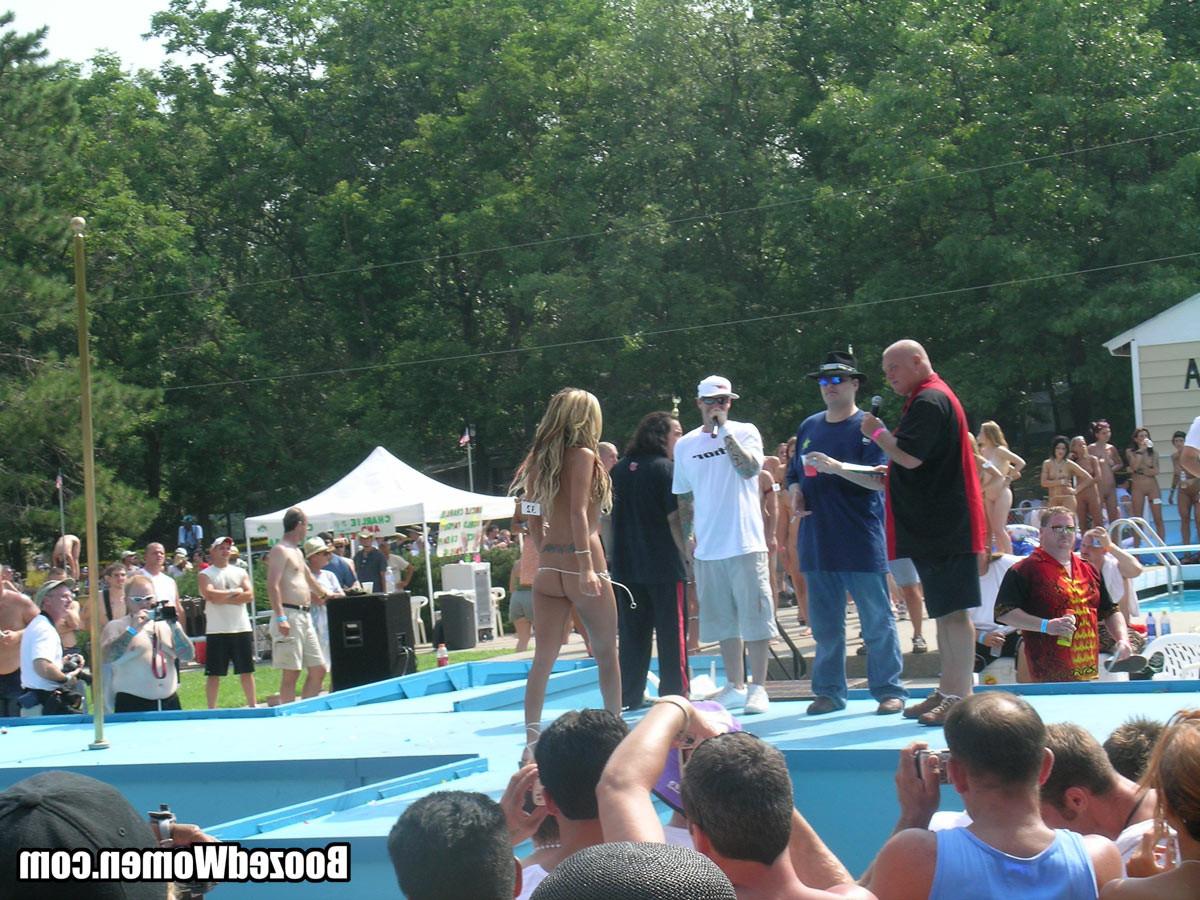 12P Drunk chicks having fun at public show