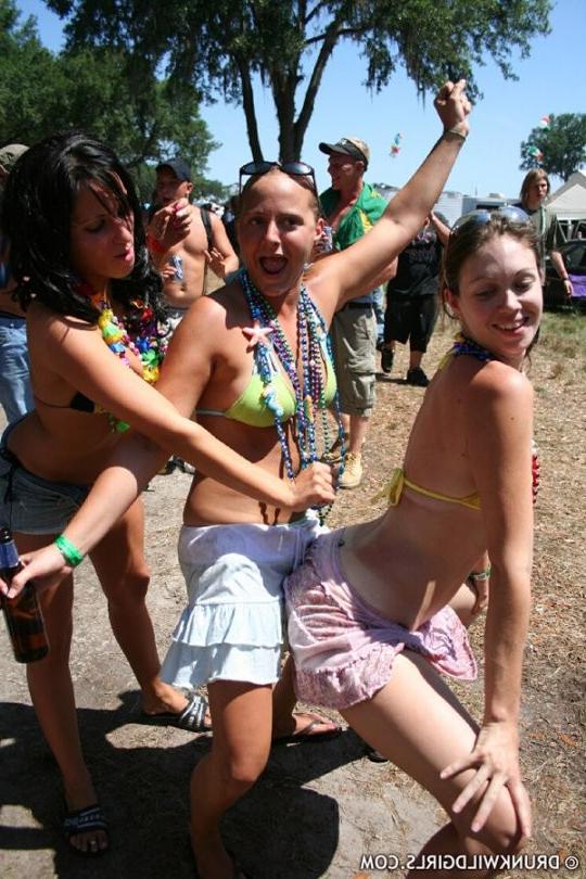 15P freaking drunk hotties flashing soft pink tits