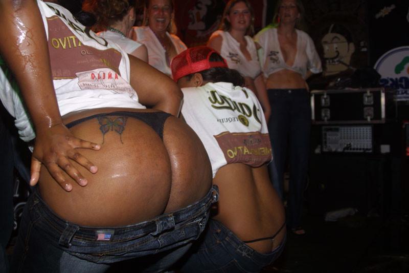 15P party girls drunk, naked and wild at spring break