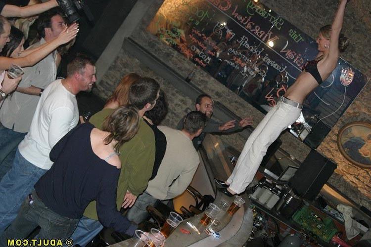 20P Amazing groupsex action with wild and drunk coeds