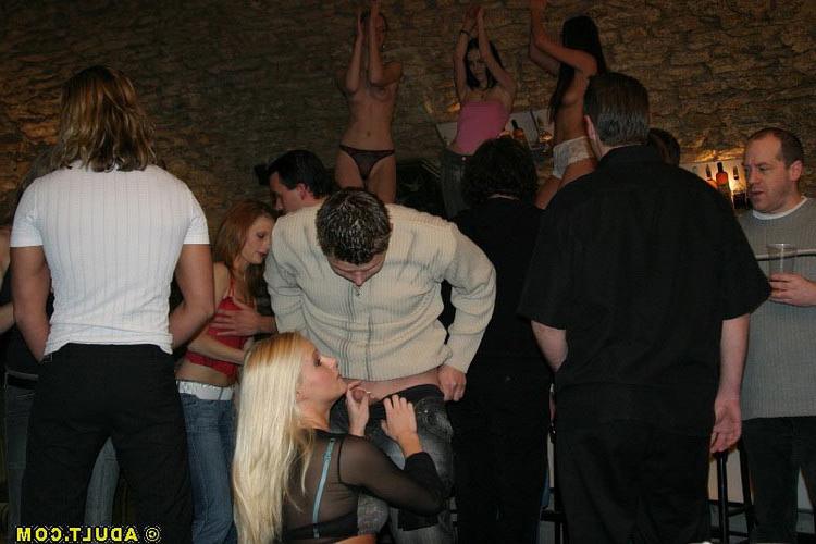 20P Amazing groupsex action with wild and drunk coeds