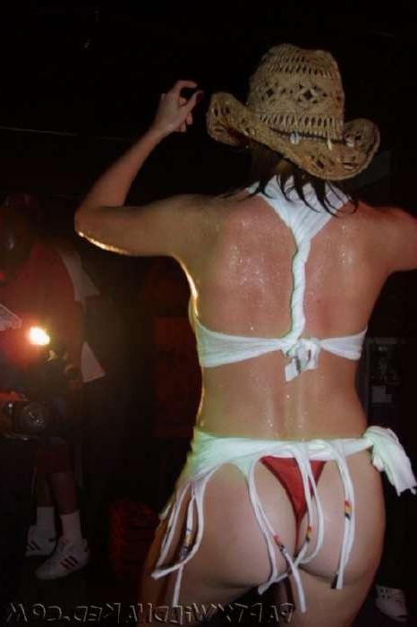 20P Wild coeds partying naked and flashing drunk boobies