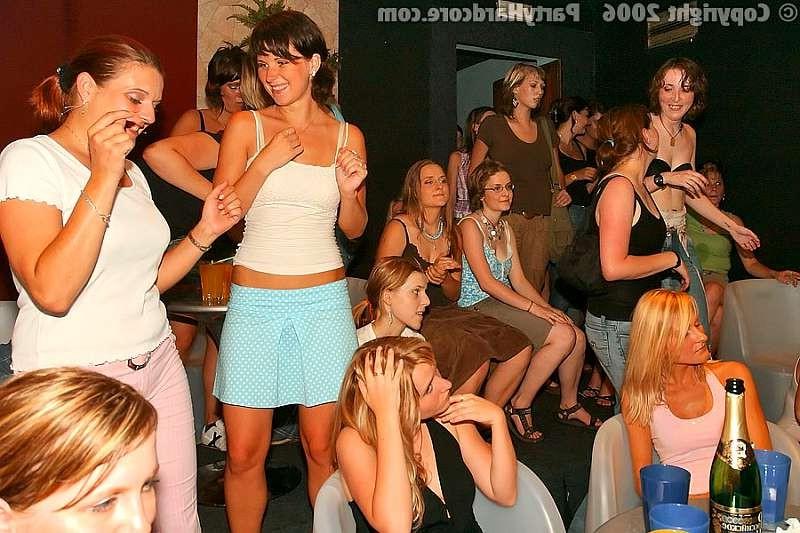20P Drunk amateurs hungering for malestrippers dick