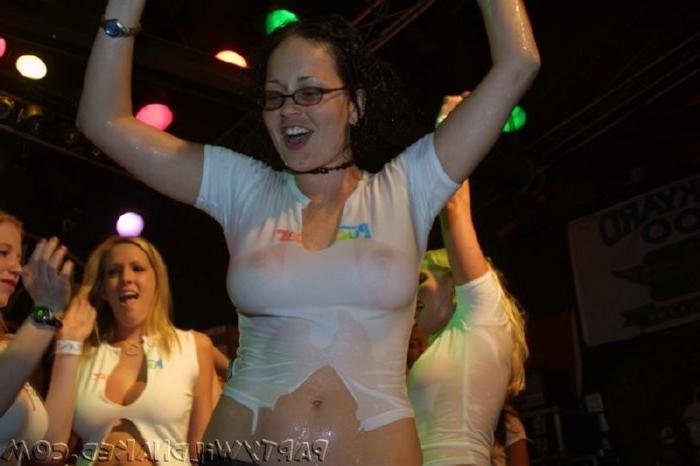 20P Wet and drunk party sluts flashing coed titties