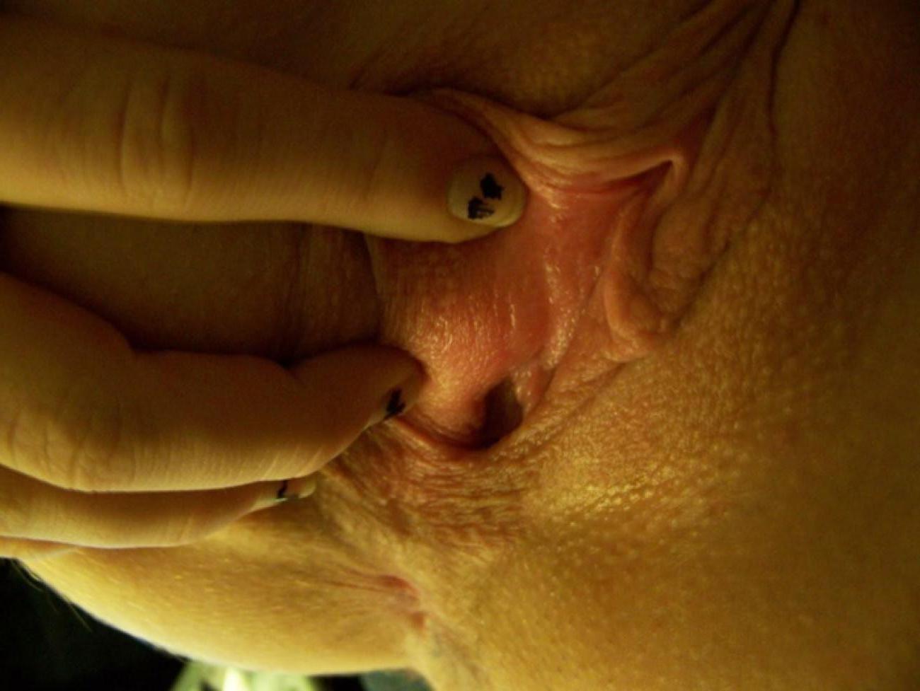16P Pictures of a group of horny masturbating chicks