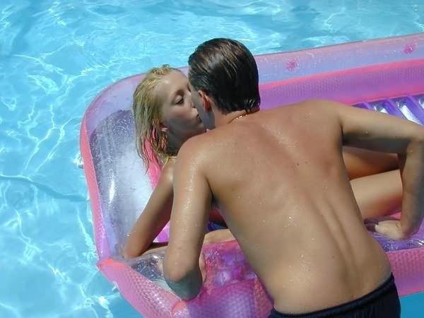 20P Pussy drilled babe in a pool