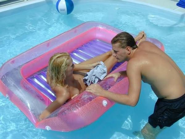 20P Pussy drilled babe in a pool