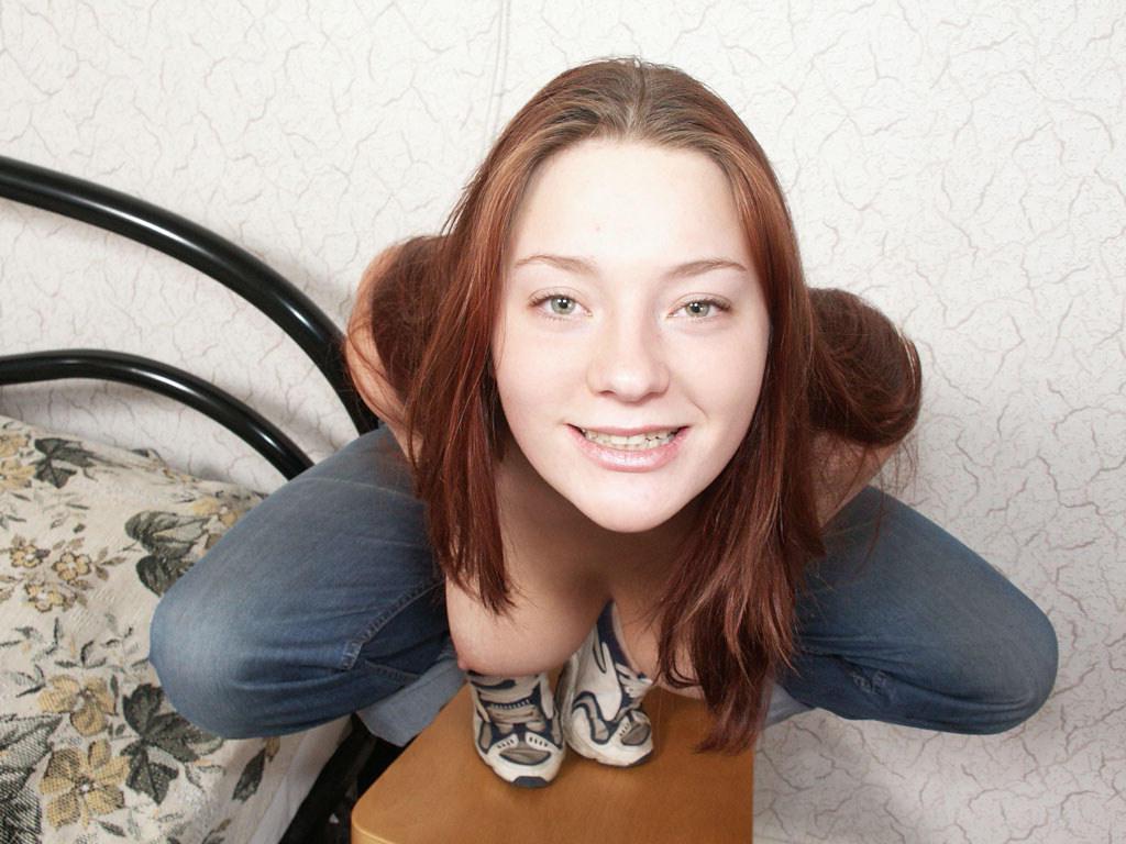 20P Lonely busty teen toying shaved pit