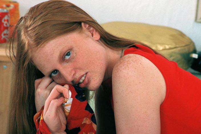 16P Puffy Nippled Freckled Redhead Sprawls Naked On Bed