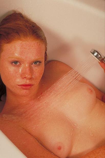 16P Lots of Freckles and Wet Redhead Nakedness in Bath