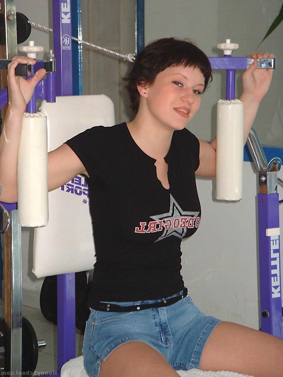 15P Busty teen Alvina getting a nude work out