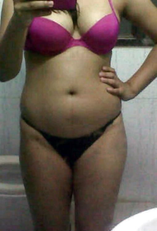 11P Pakistani girl selfshot pictures