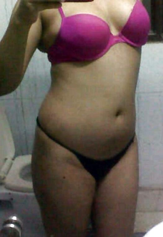 11P Pakistani girl selfshot pictures