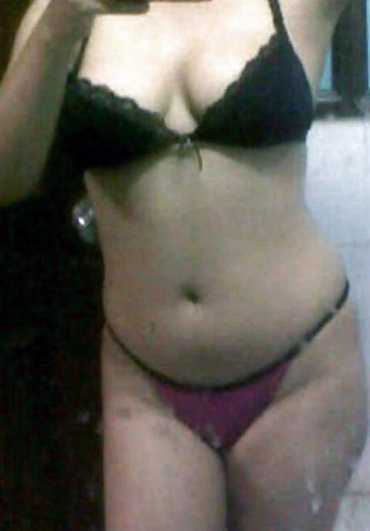 11P Pakistani girl selfshot pictures