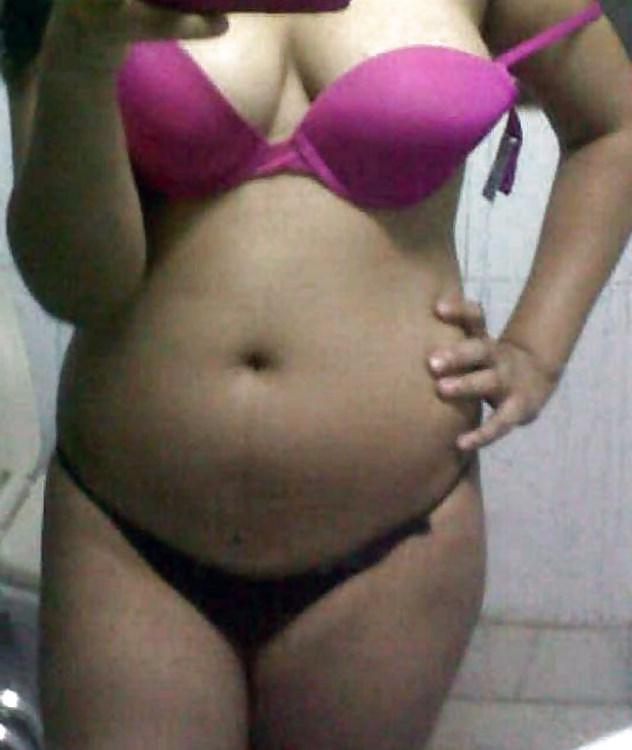 11P Pakistani girl selfshot pictures