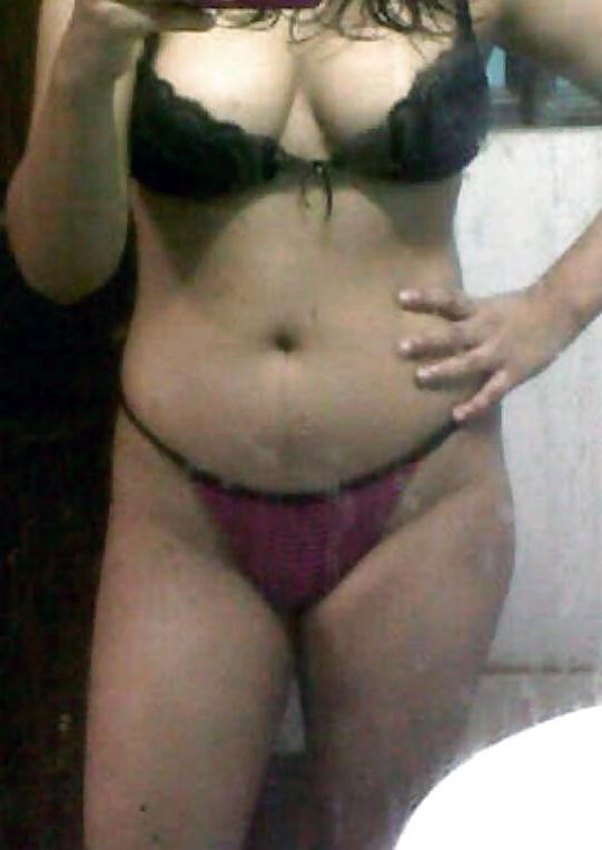 11P Pakistani girl selfshot pictures
