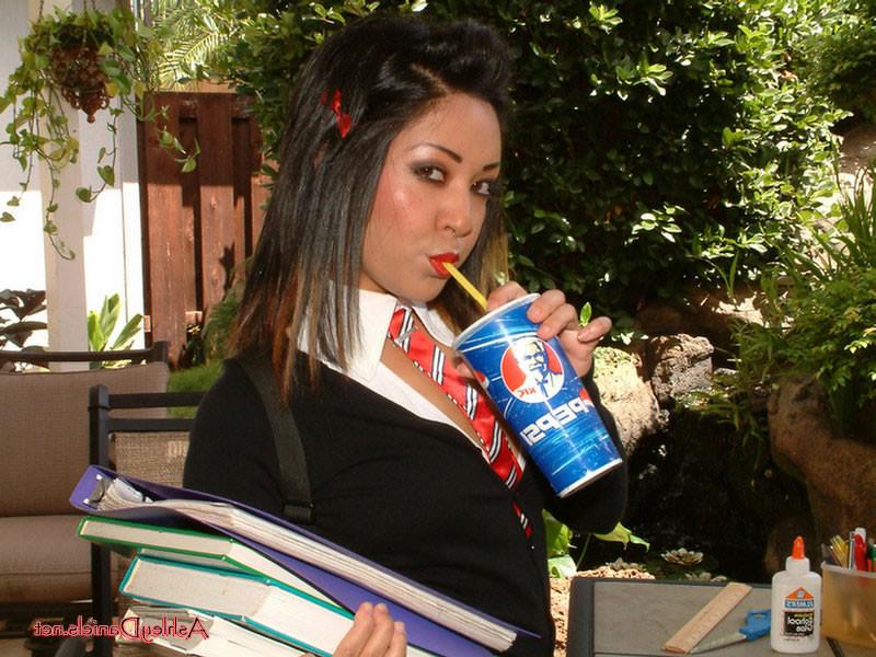 15P Kinky hawaiian mature dressed as a naughty school girl
