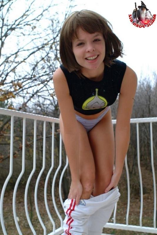 20P Busty teen outdoors