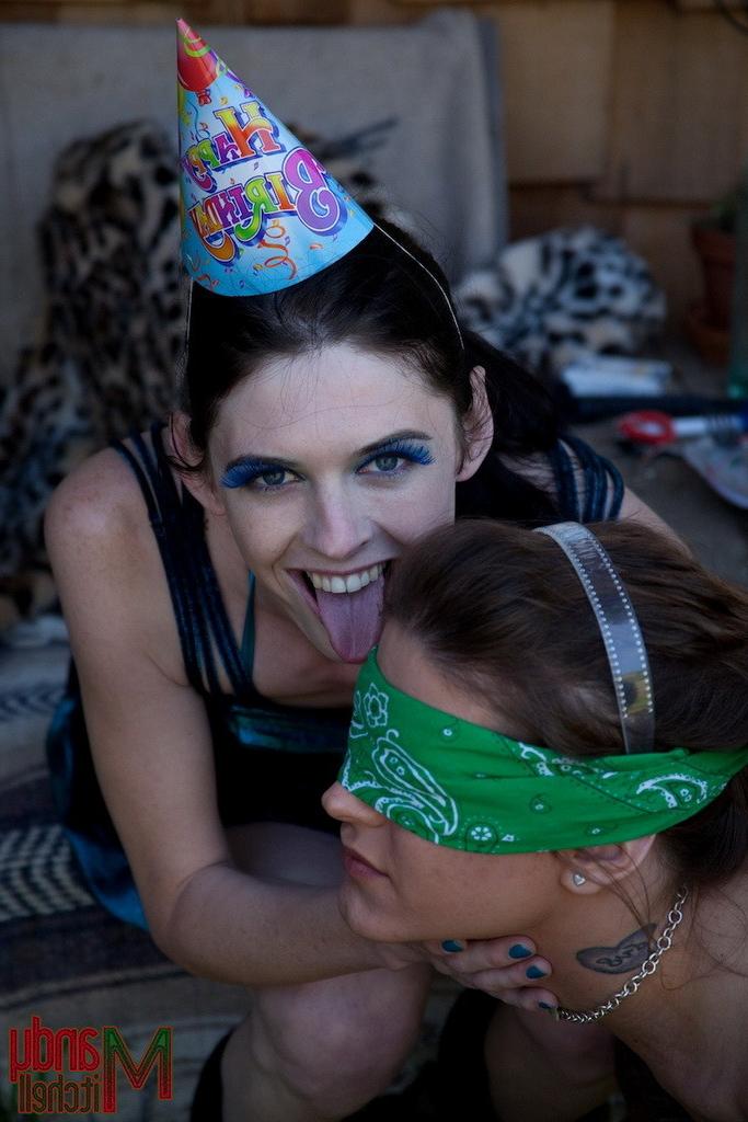 16P Tranny at sex party