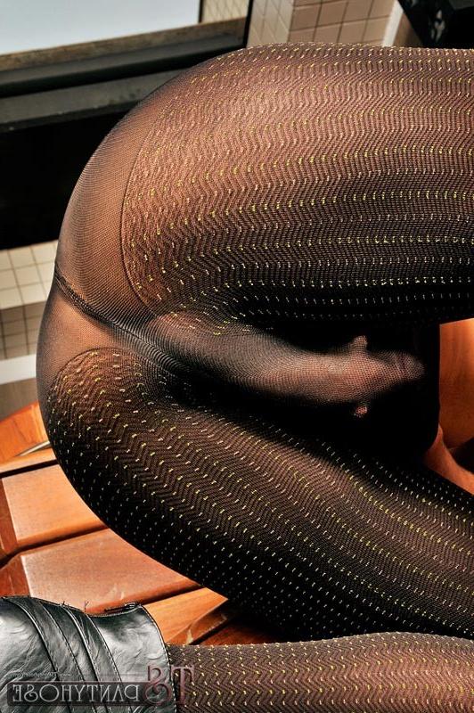 15P Tgirl  In Pantyhose Boned