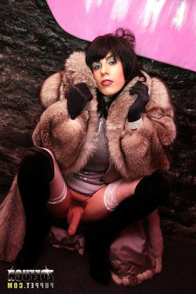 14P Tranny getting her dick hard