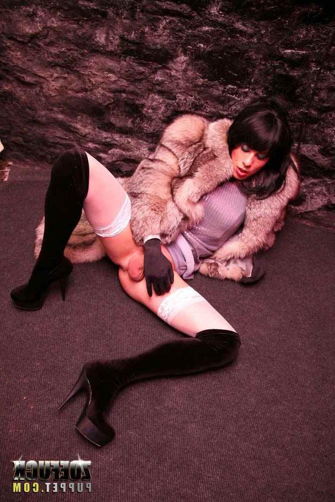 14P Tranny getting her dick hard