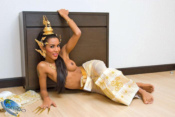 16P Sexy Ladyboy Areeya in a revealing Thai costume