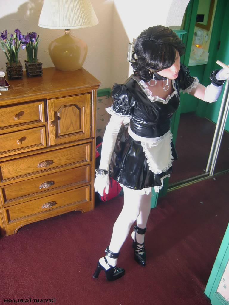 16P Tranny in french maid uniform