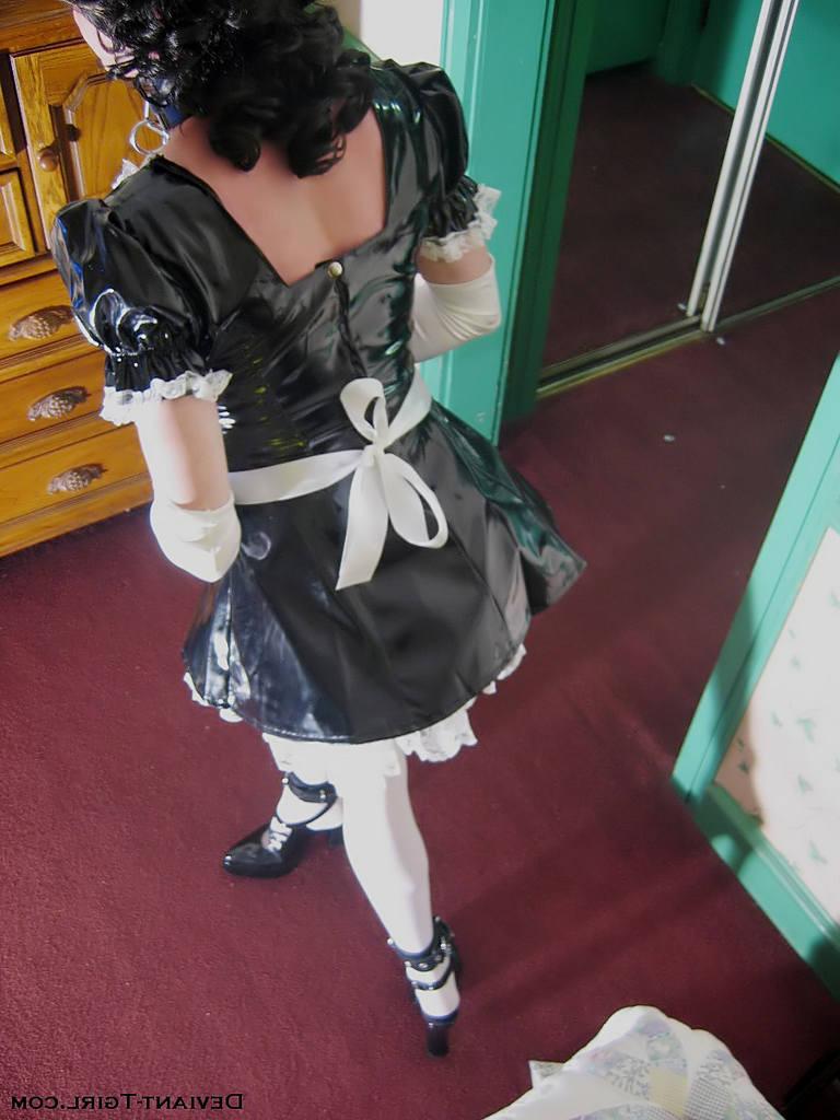 16P Tranny in french maid uniform