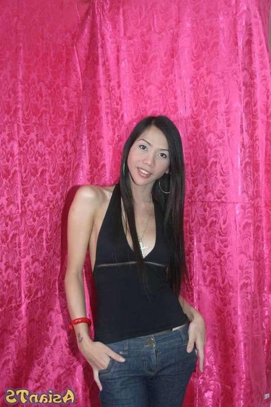 15P Busty Asian Ladyboy Strokes Her Little Cock On The Bed