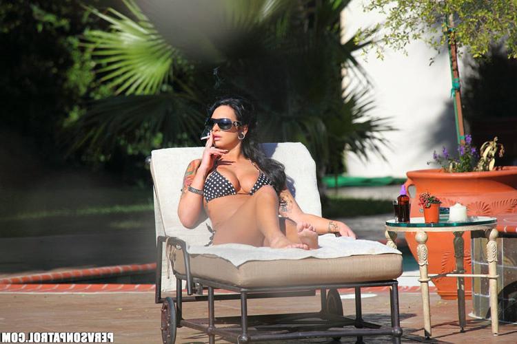 15P Voyeur watch busty brunette in outdoor hardcore sex