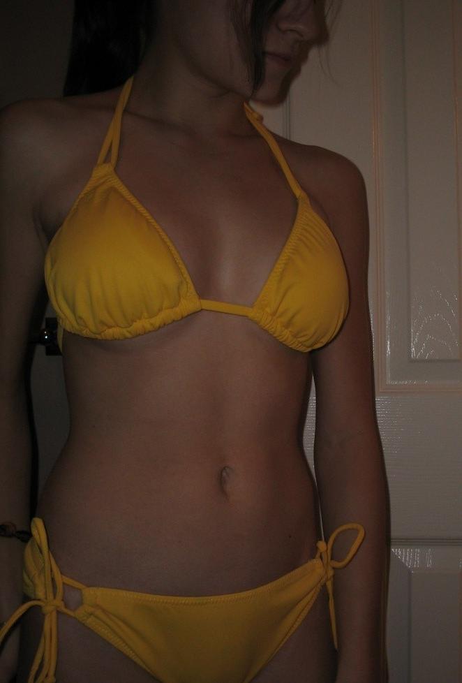 9P Blonde looks sweet like lollipop when posing nude on bed