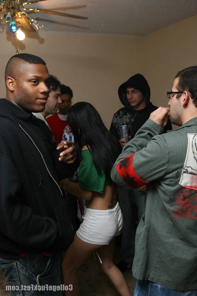16P Some drunk slut sucking guys off at a party