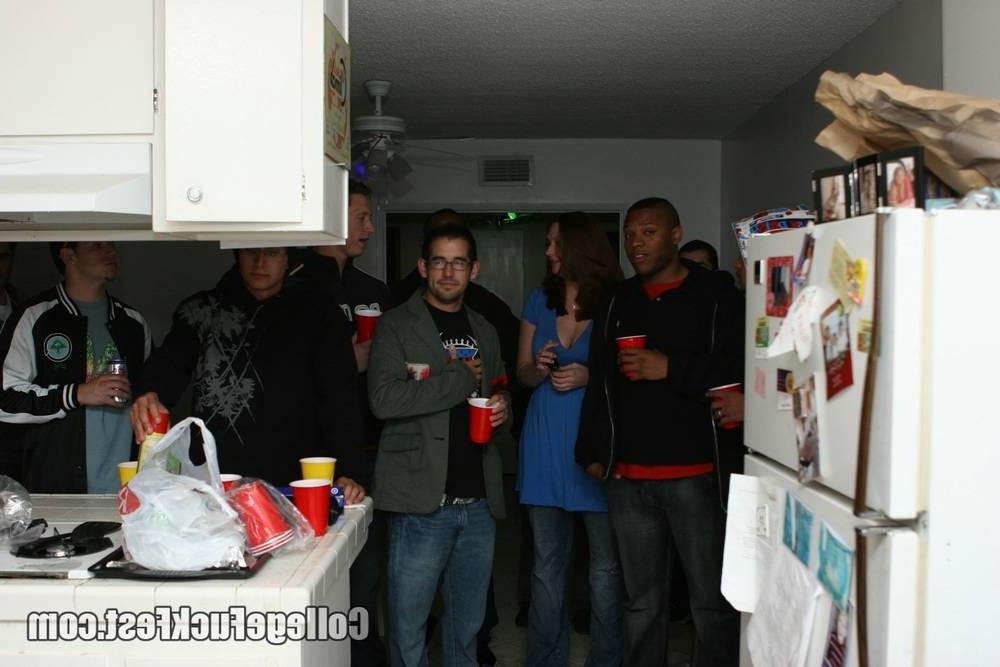 16P Some drunk slut sucking guys off at a party