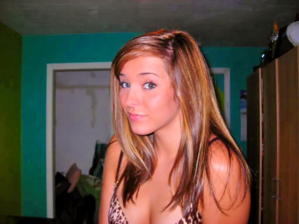 15P Sweet teens undress finger and lick pink pussies with passion