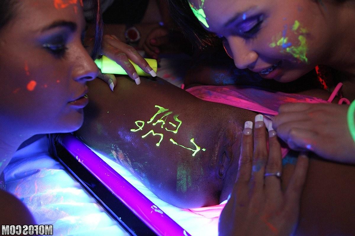 10P Three horny girls fucking hard at amazing party