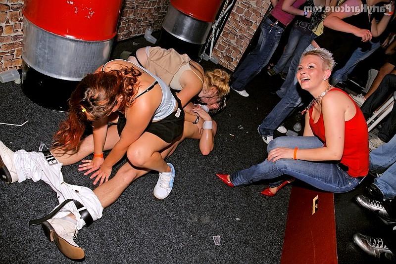 18P Drunk teenagers experimenting with lesbian sex