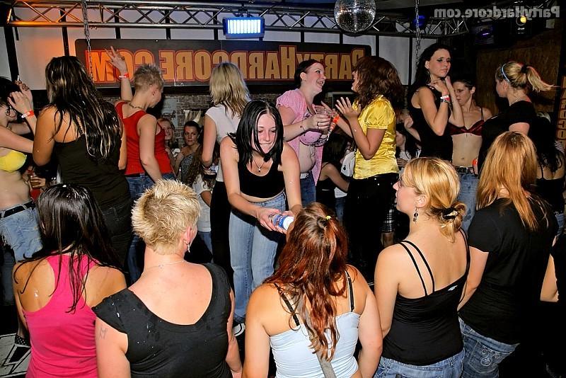 18P Drunk teenagers experimenting with lesbian sex