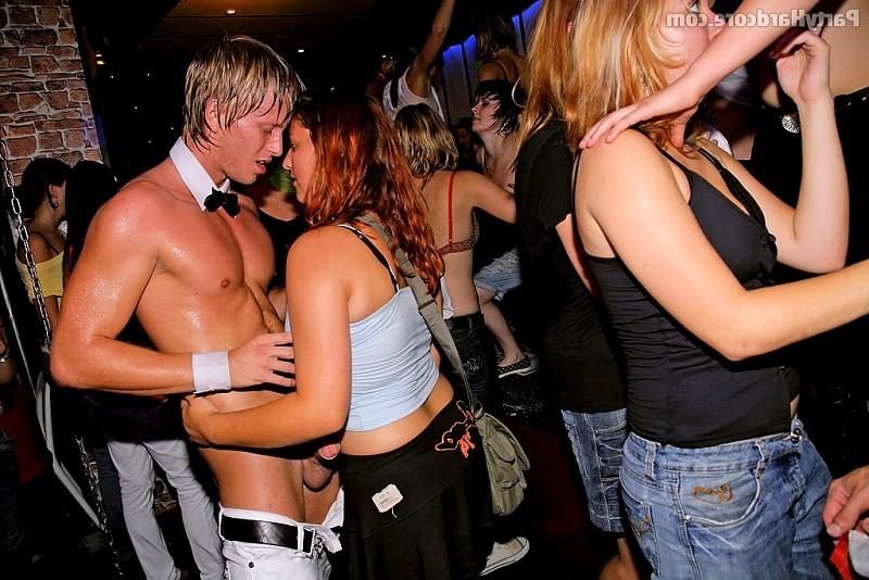 18P Drunk teenagers experimenting with lesbian sex