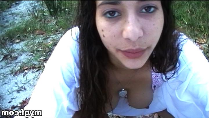 15P She loves getting a mouthful of cum on the beach