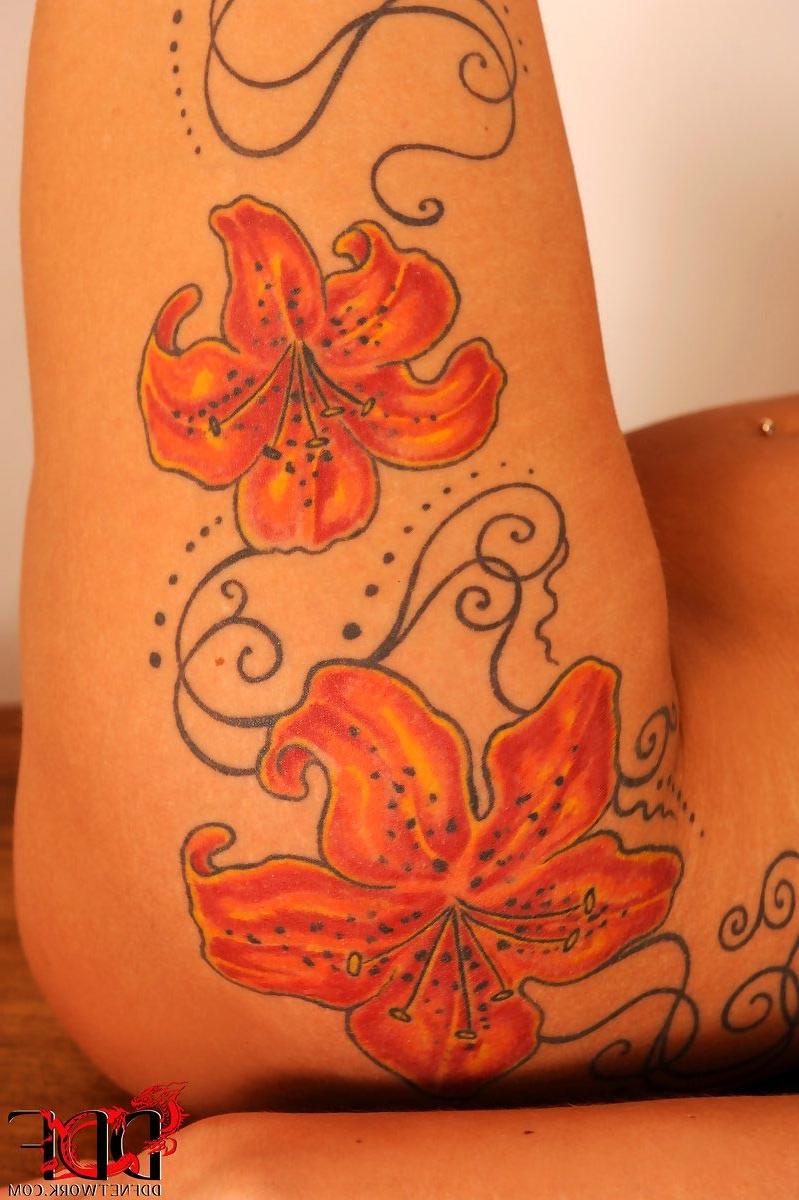 15P Hot busty tattooed model with sexy legs