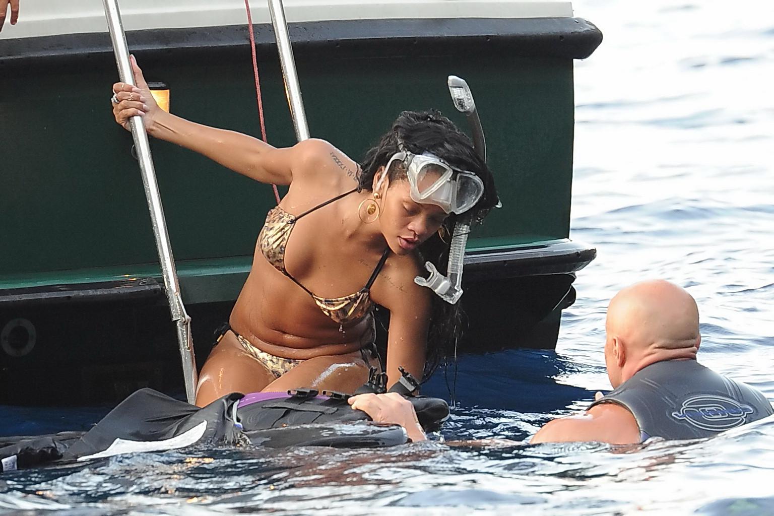 10P Rihanna showing off her wet ass wearing tiny leopard print bikini at the boat in