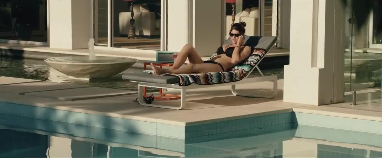 5P Alexandra Daddario sexy pics